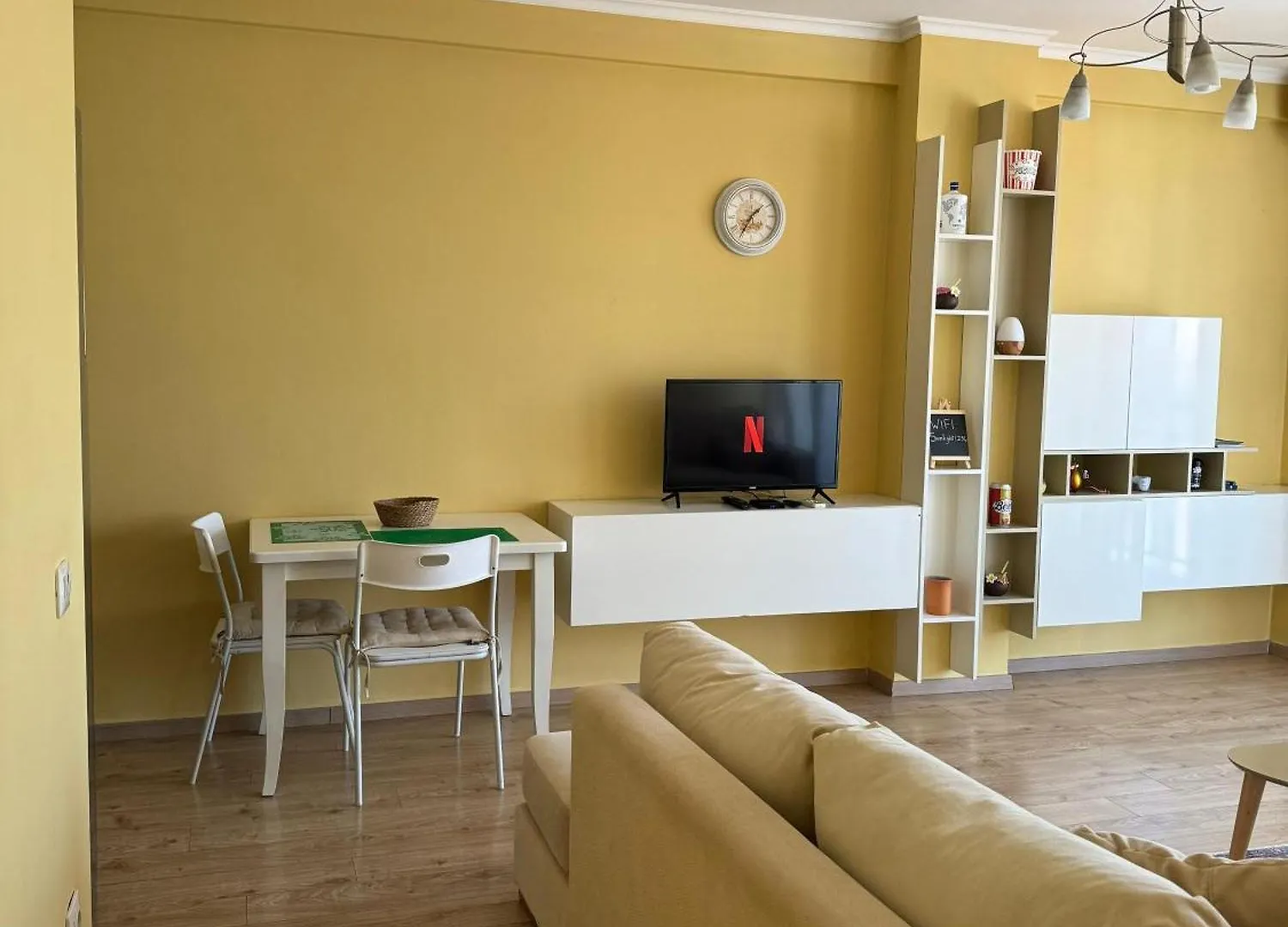 Sunlight Apartment At Pazari I Ri ティラナ