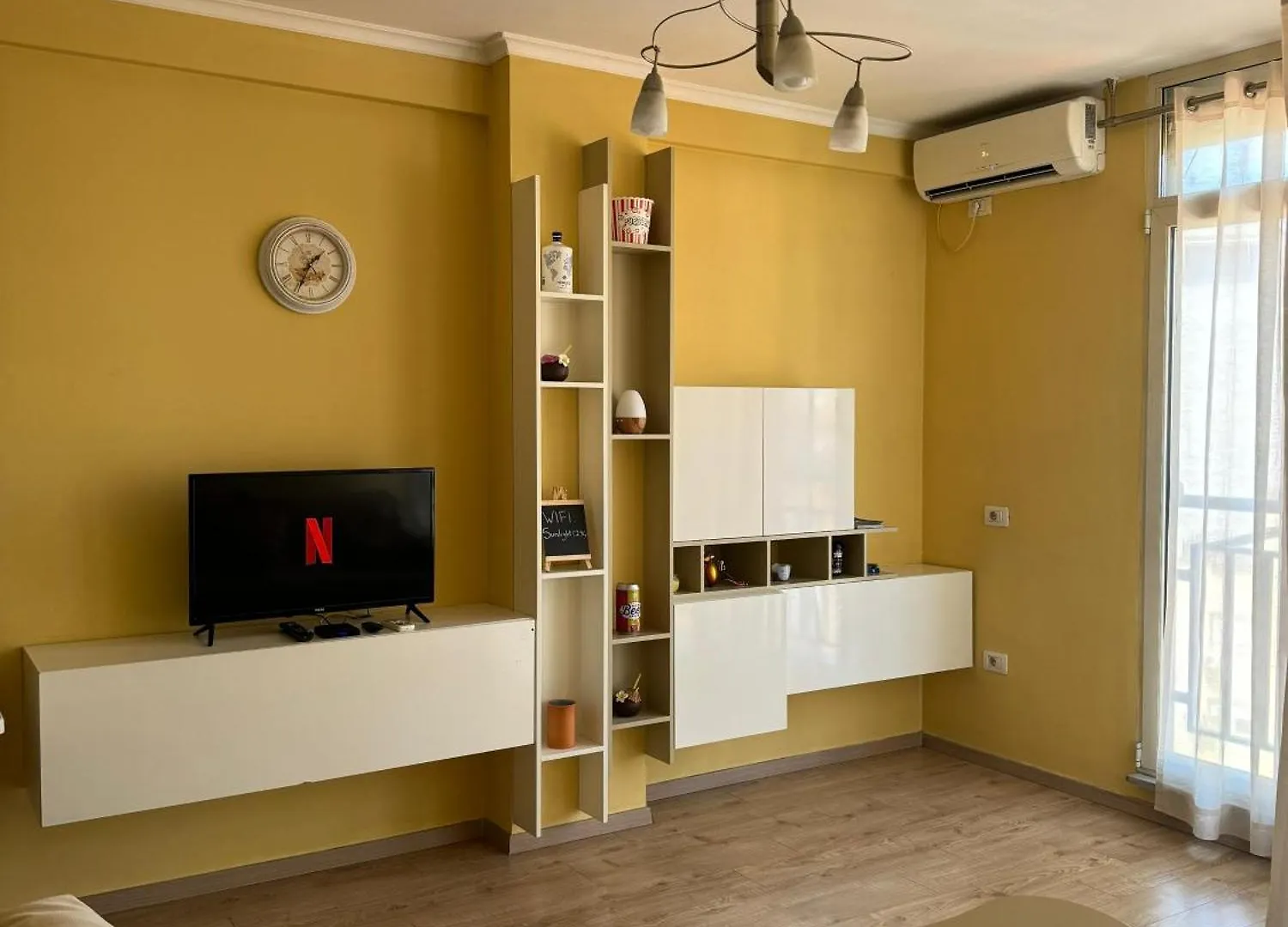 Sunlight Apartment At Pazari I Ri ティラナ